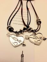 Комплект из 2 ожерельев с подвеской сердце со стрелой LOVE