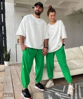 Костюм двойка унисекс белая футболка и зеленые брюки B47