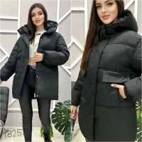 Удлиненная куртка с капюшоном и крупными карманами черная ZI