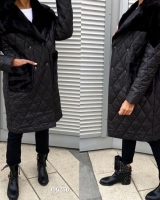 Удлиненная куртка на синтепоне с мехом под барашек черная G250